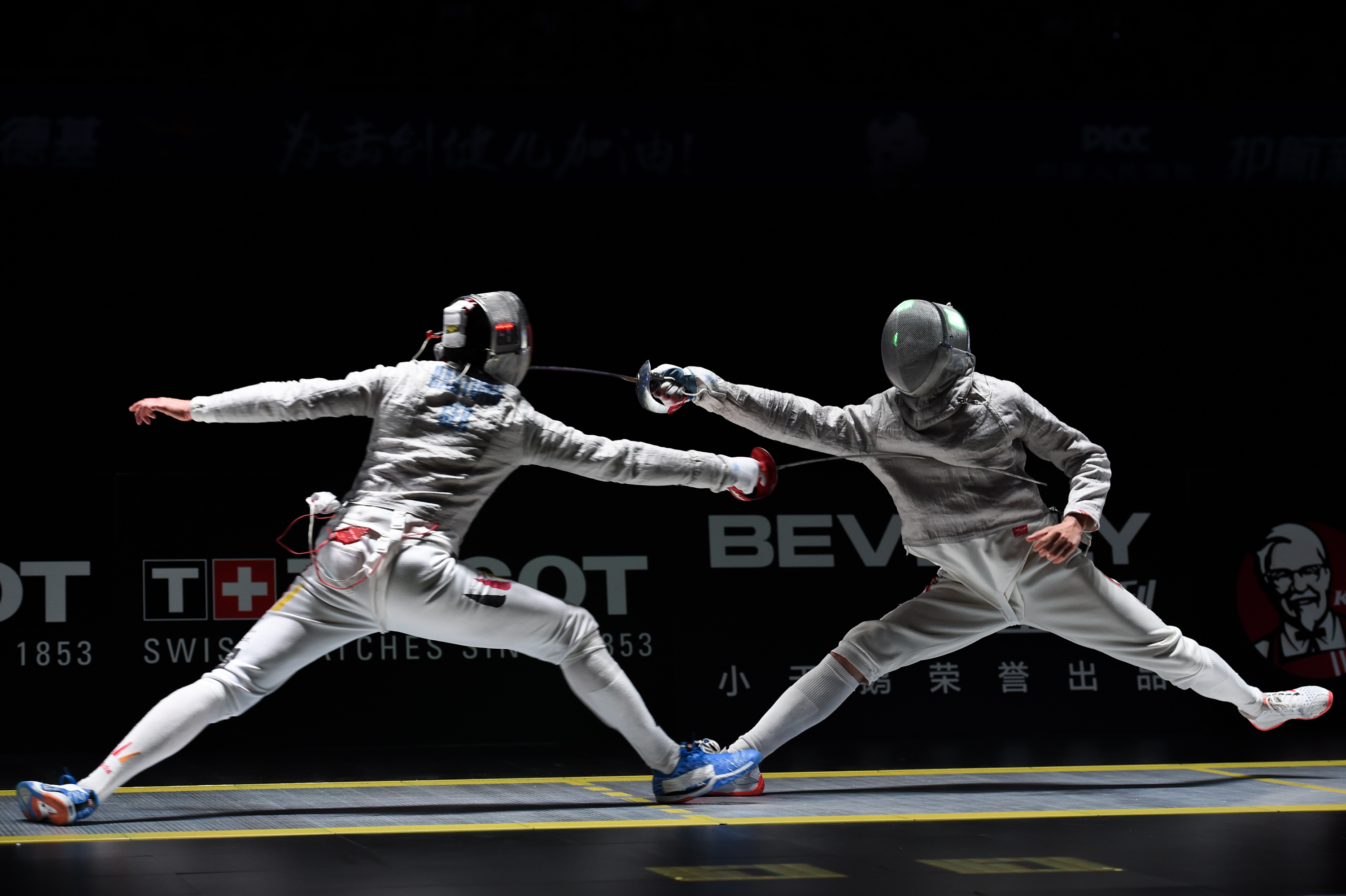 克罗地亚击剑选手实力碾压，夺金成功