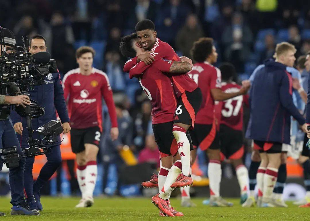 曼联稳扎稳打取胜，冲击豪门地位