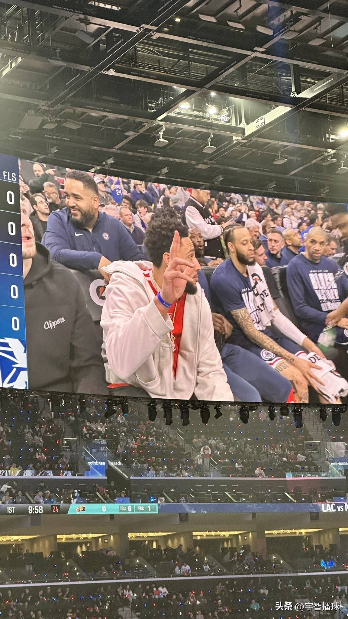 NBA球员赛后接受采访，分享比赛心得的简单介绍