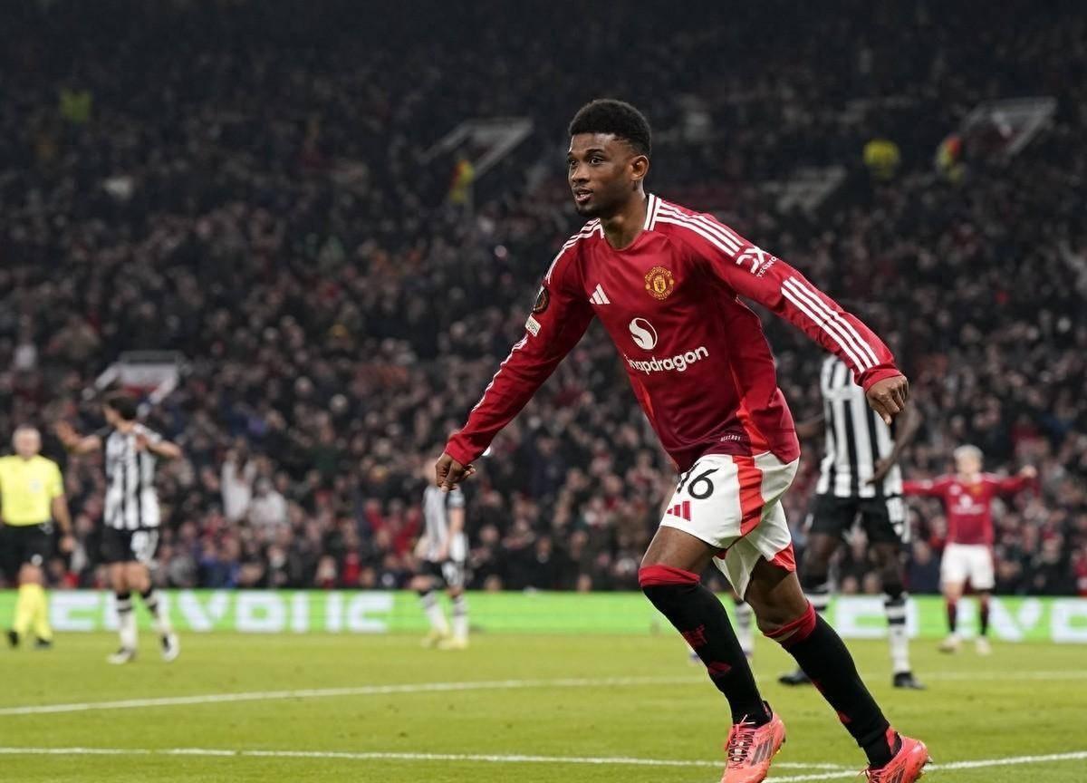 世俱杯赛程-关于曼联客场逆转桑德兰，连胜赛季已达场的信息