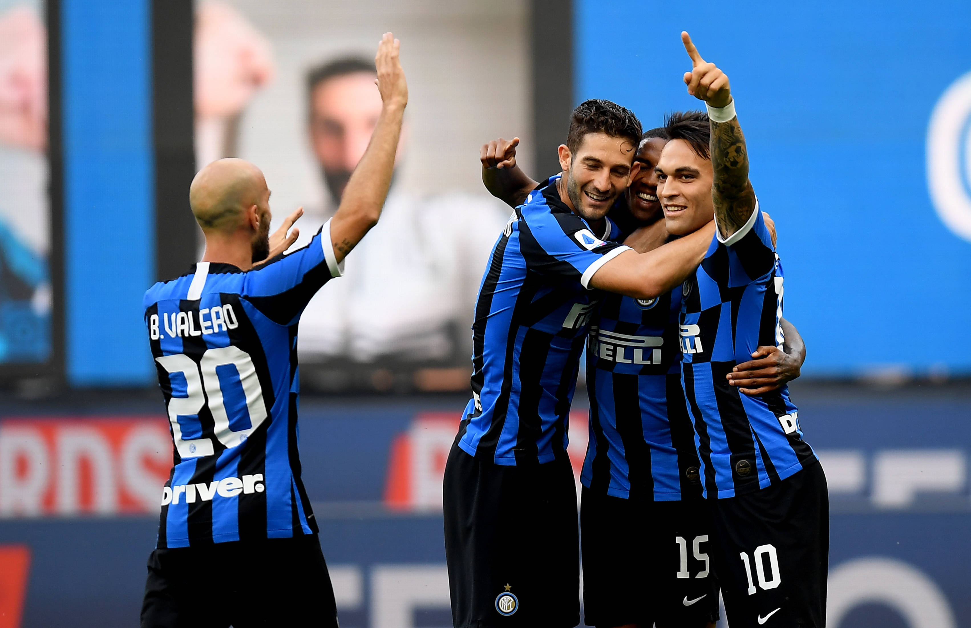 拉齐奥豪取胜利，进军半决赛