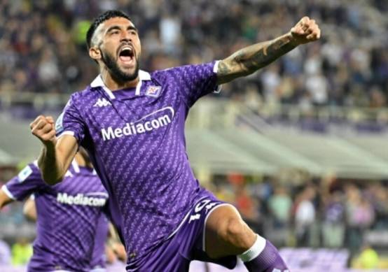 包含佛罗伦萨前锋坦言饰演巴西球王偶像的词条