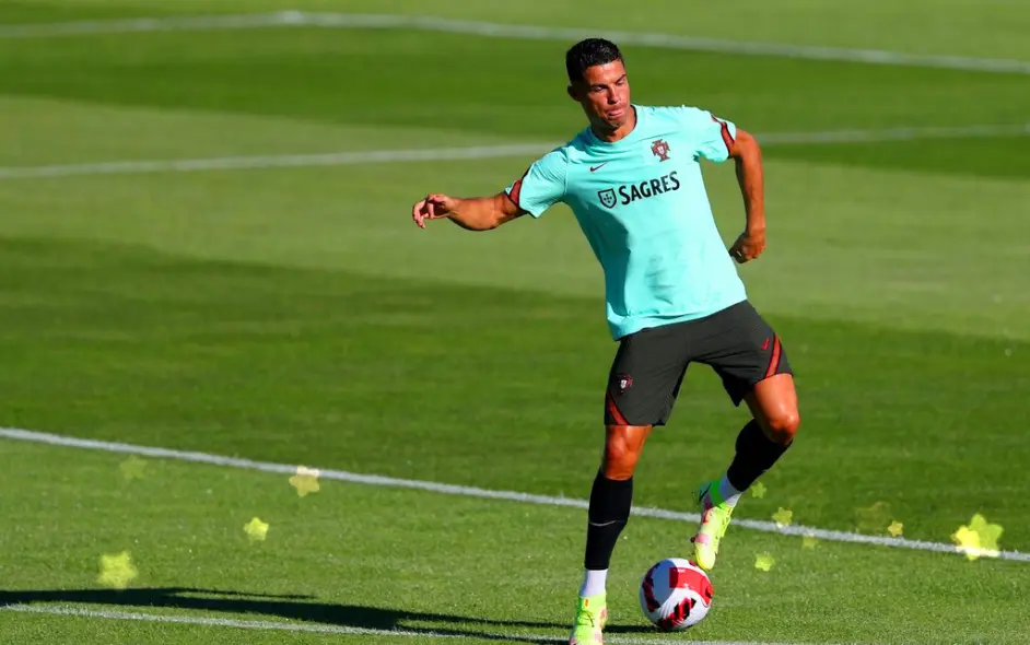 包含爱尔兰传奇球员接受采访，表示将继续为球队效力的词条