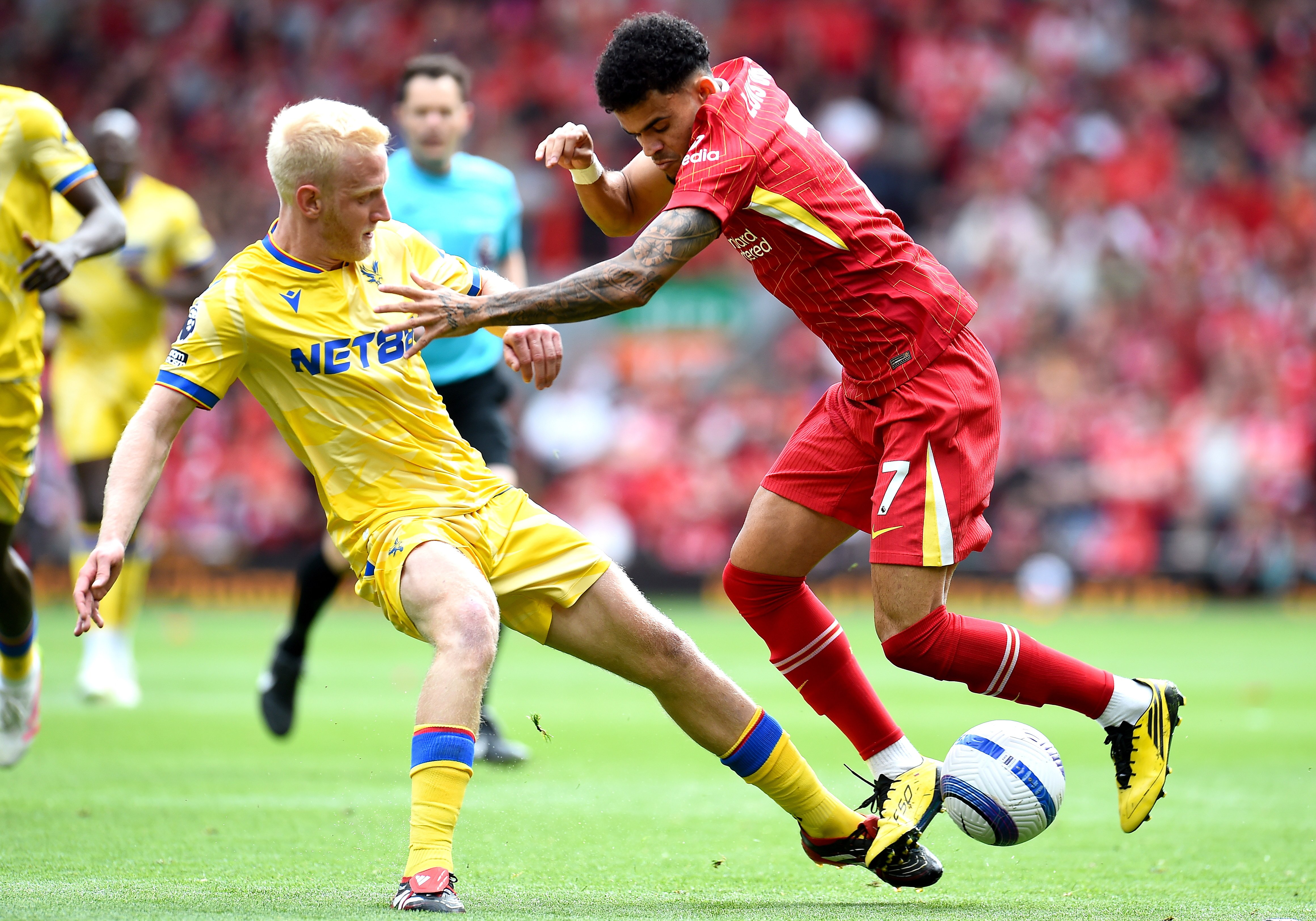 世俱杯改制-包含水晶宫主场战平，保住不败战绩的词条