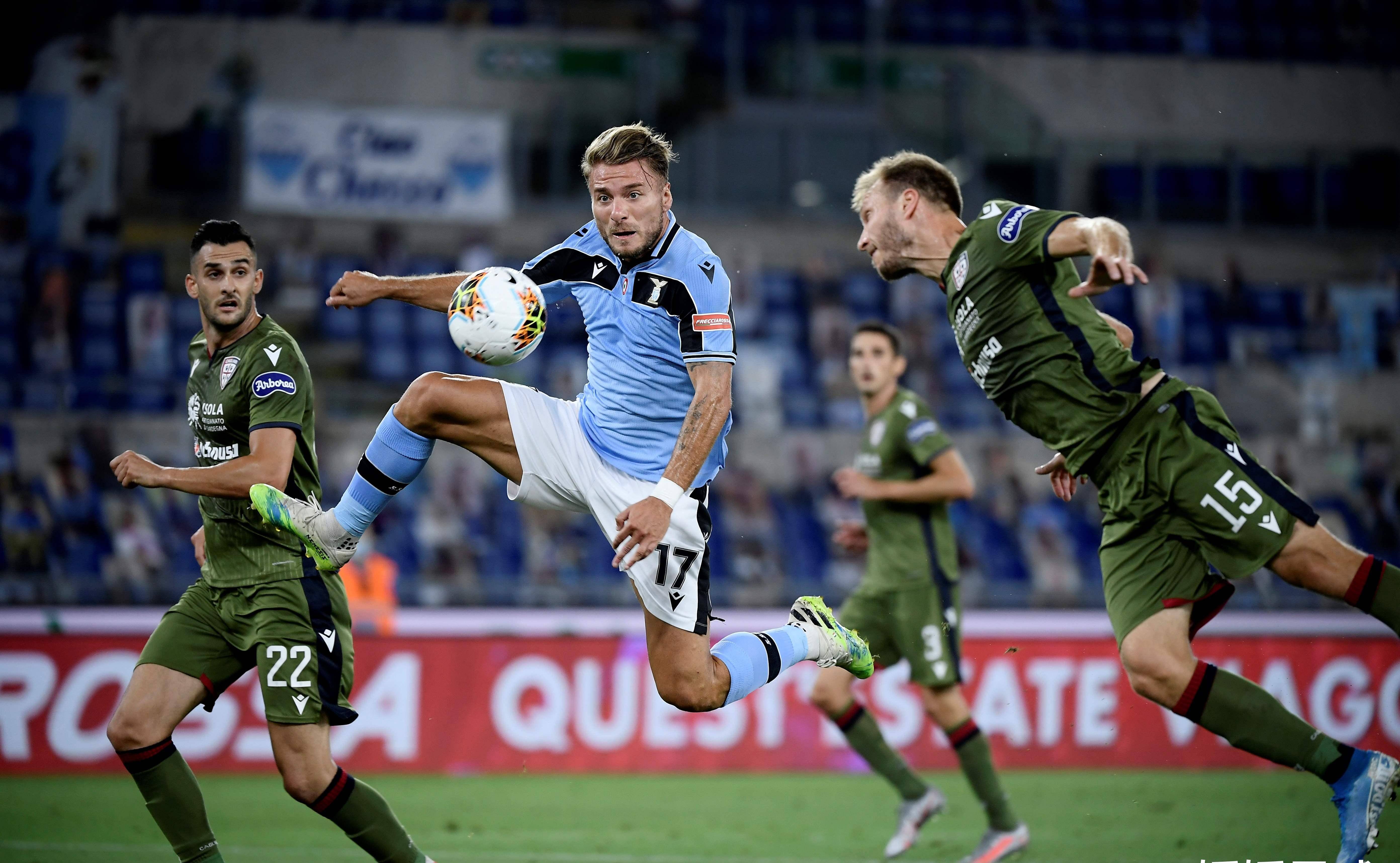 罗马队在比赛中斗志昂扬，取得胜利