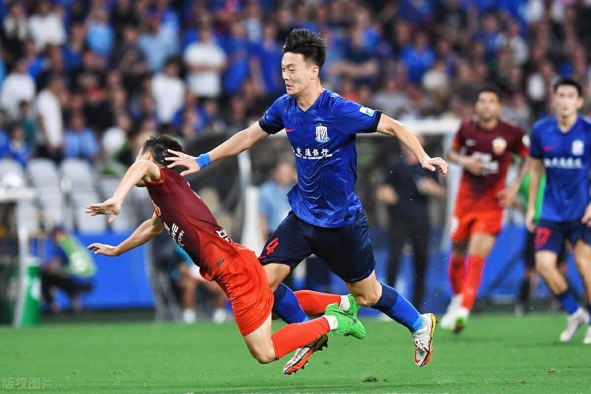 上港队员备战国安盼取得重要三分