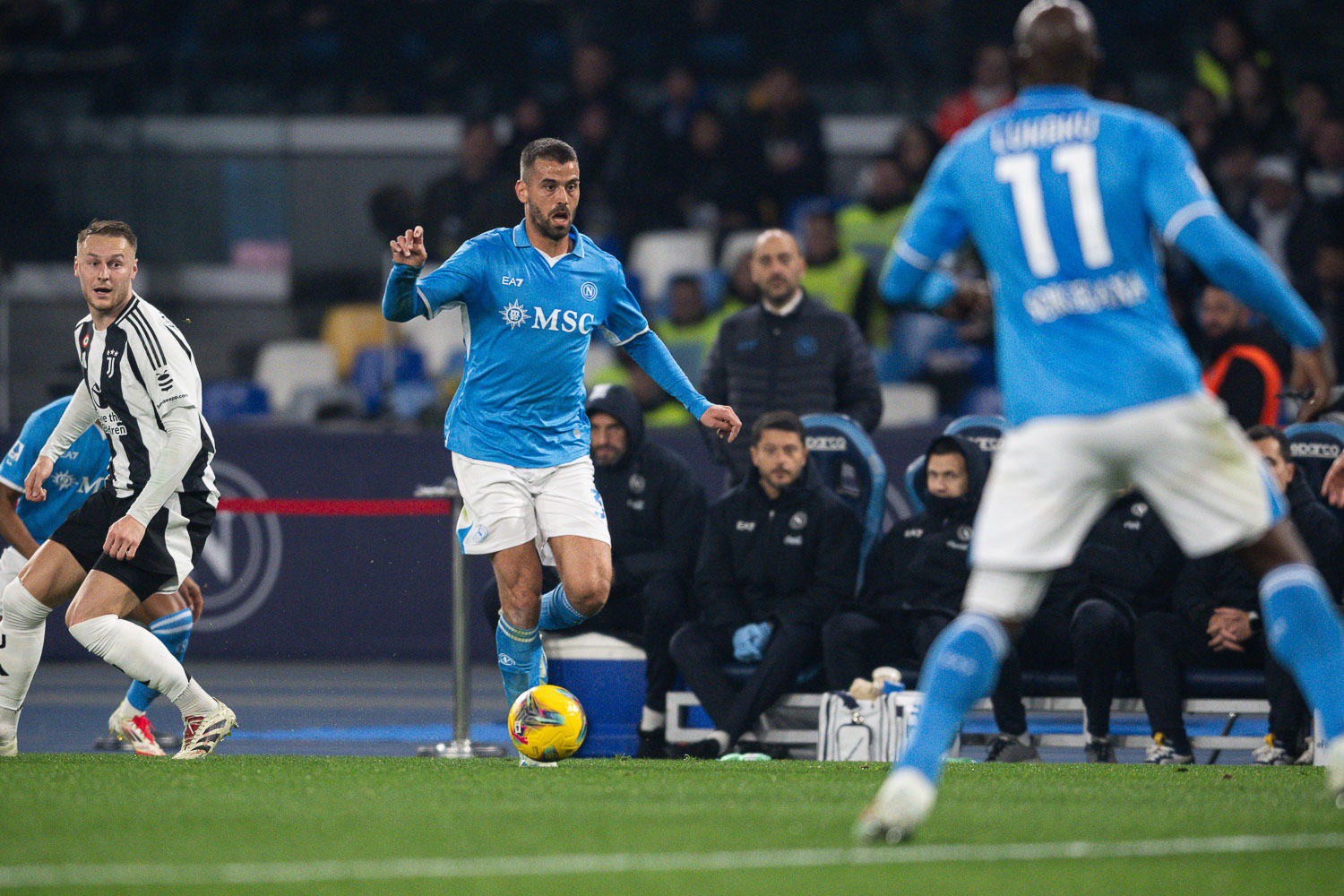 那不勒斯队保持不败，坚守积分榜榜首的简单介绍