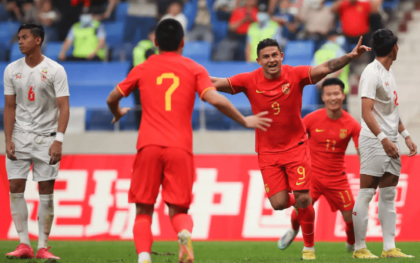 强队领先优势明显，压力逼近对手