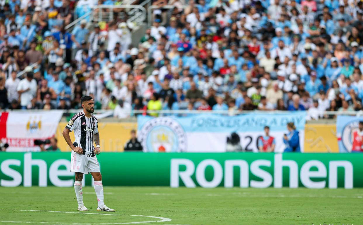 曼城客场大胜，提前锁定小组第一