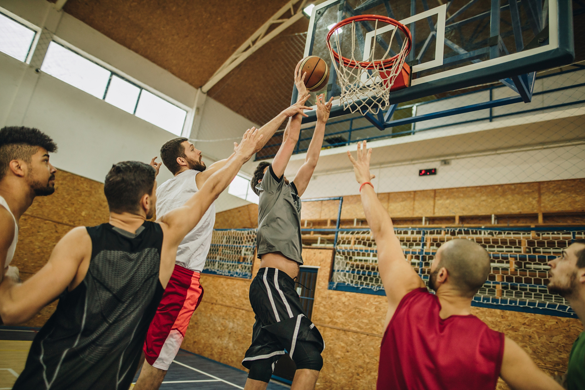 世俱杯参赛资格-两队在赛场上的对抗令人热血沸腾
