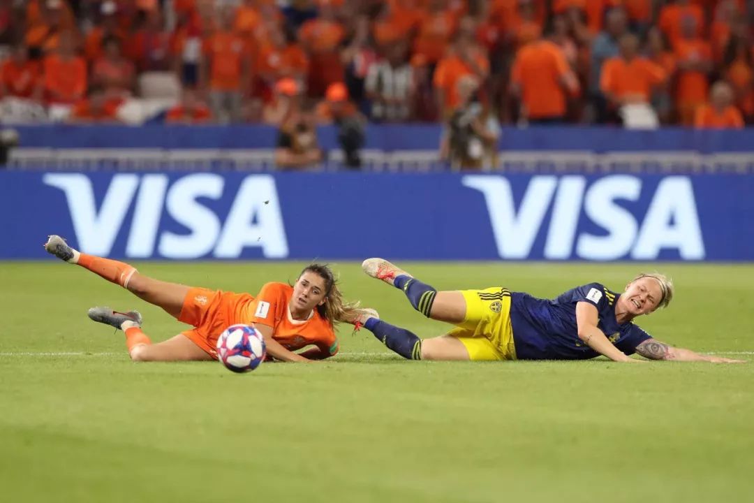 世俱杯-荷兰女足与意大利队:握手言和