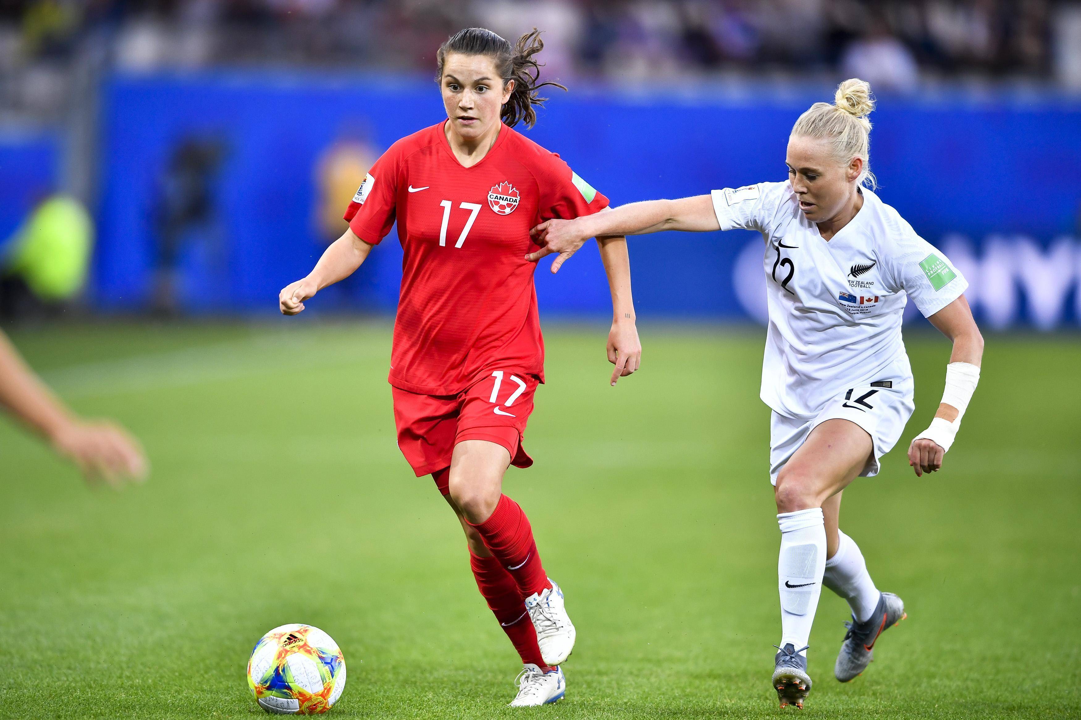 荷兰女足与意大利队:握手言和