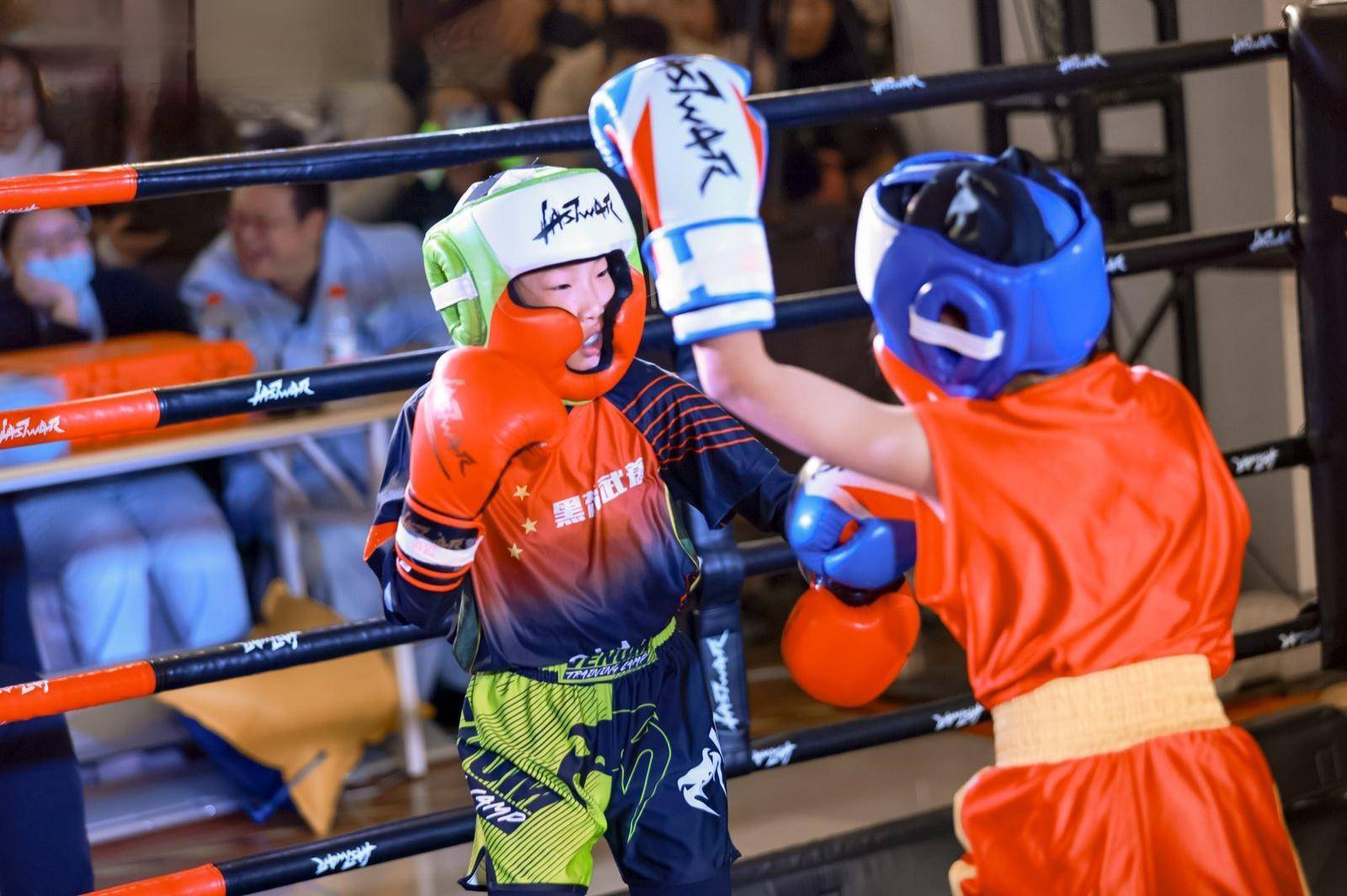 黄金时刻！男子拳击决赛精彩纷呈