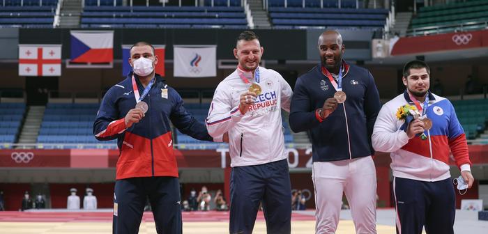 包含美国选手横扫全场，摘得柔道冠军的词条