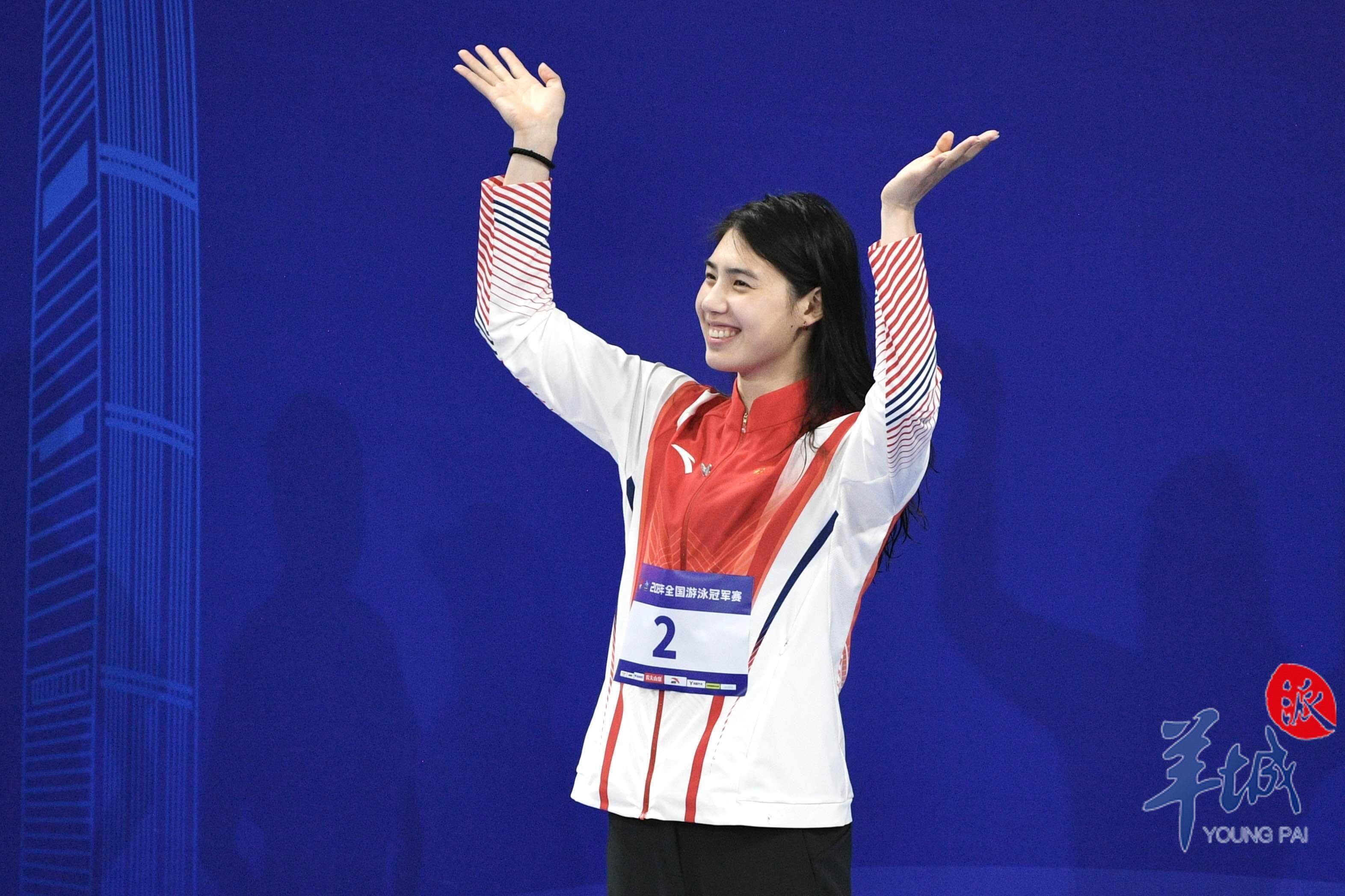 游泳项目选手轮番上场，赛场燃爆