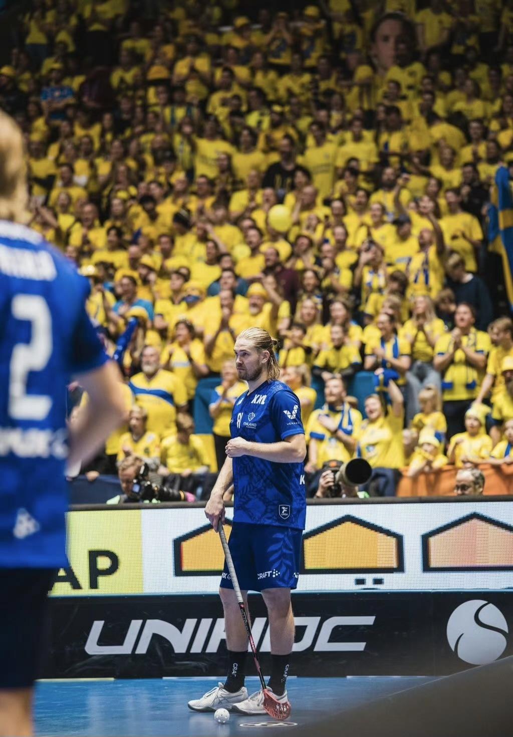 芬兰田径选手冲刺夺冠，引领潮流