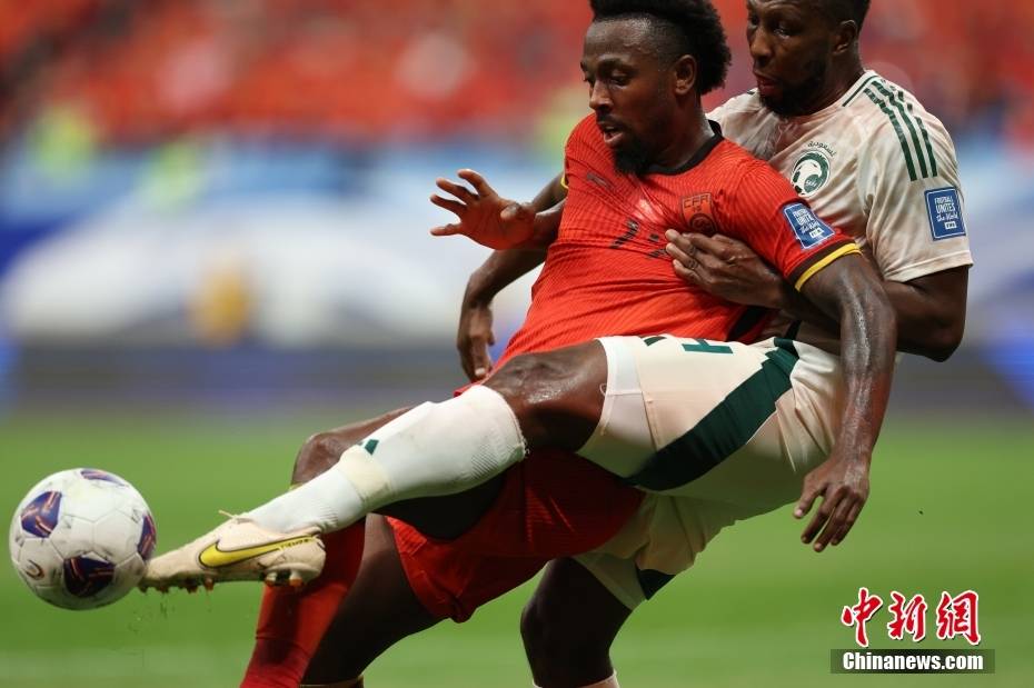 沙特队不敌越南球队，心有不甘