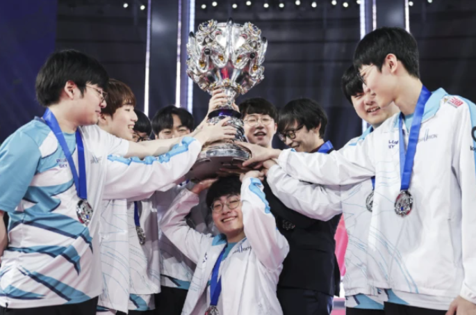 DRX力克NS，ShowMaker打出惊人五杀焦点之战小组赛，留下经典瞬间