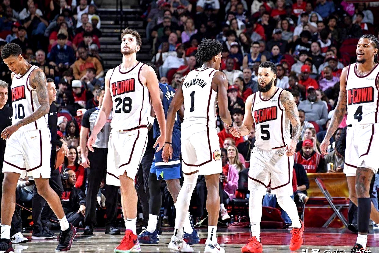 火箭队主控受伤下场，布鲁克斯将暂代替位置