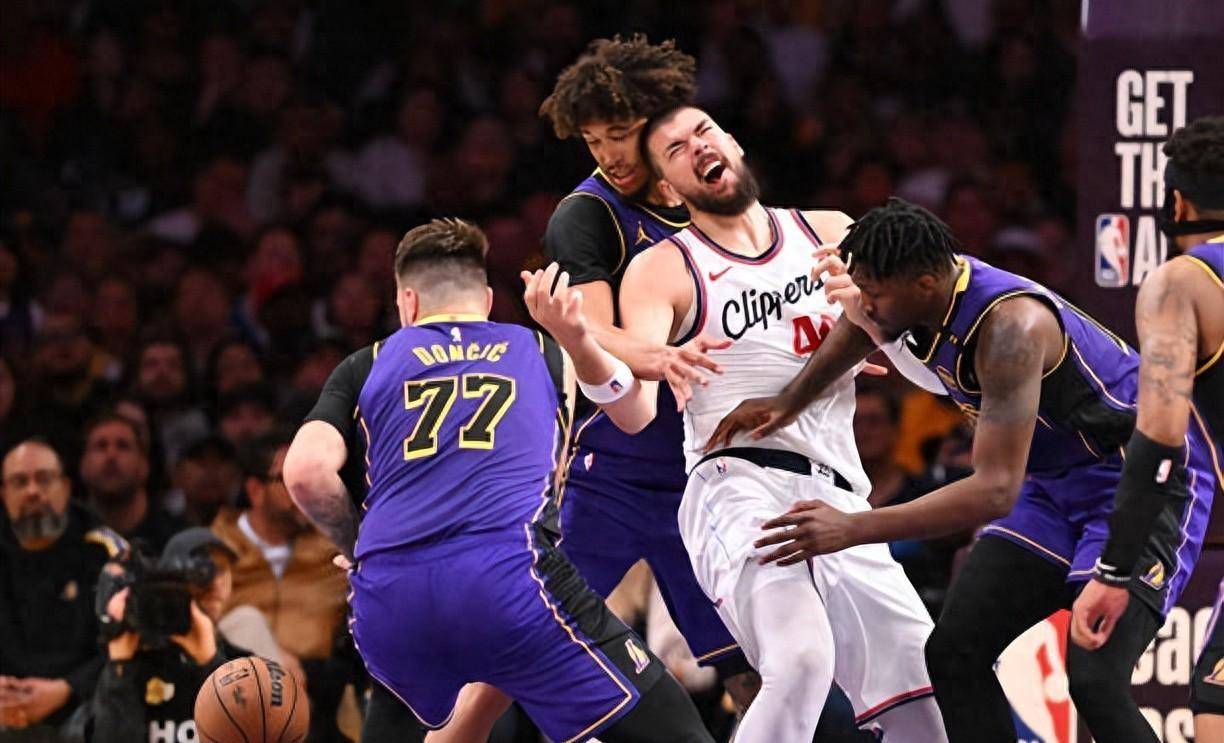 世俱杯官网-快船队遭遇四连败，球队进攻遇阻