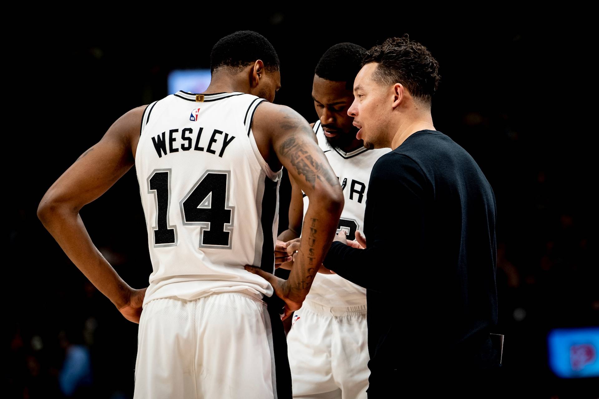 世俱杯决赛-包含猛龙大胜马刺，范弗利特砍下35分的词条