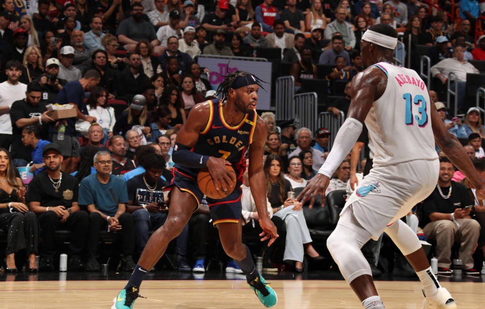 勇士队主场遭遇两连败，夺冠形势岌岌可危