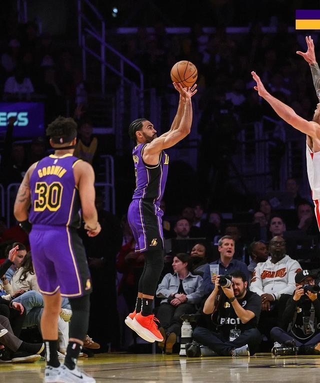 NBA季后赛次轮火花四溅，勇士力克湖人晋级的简单介绍