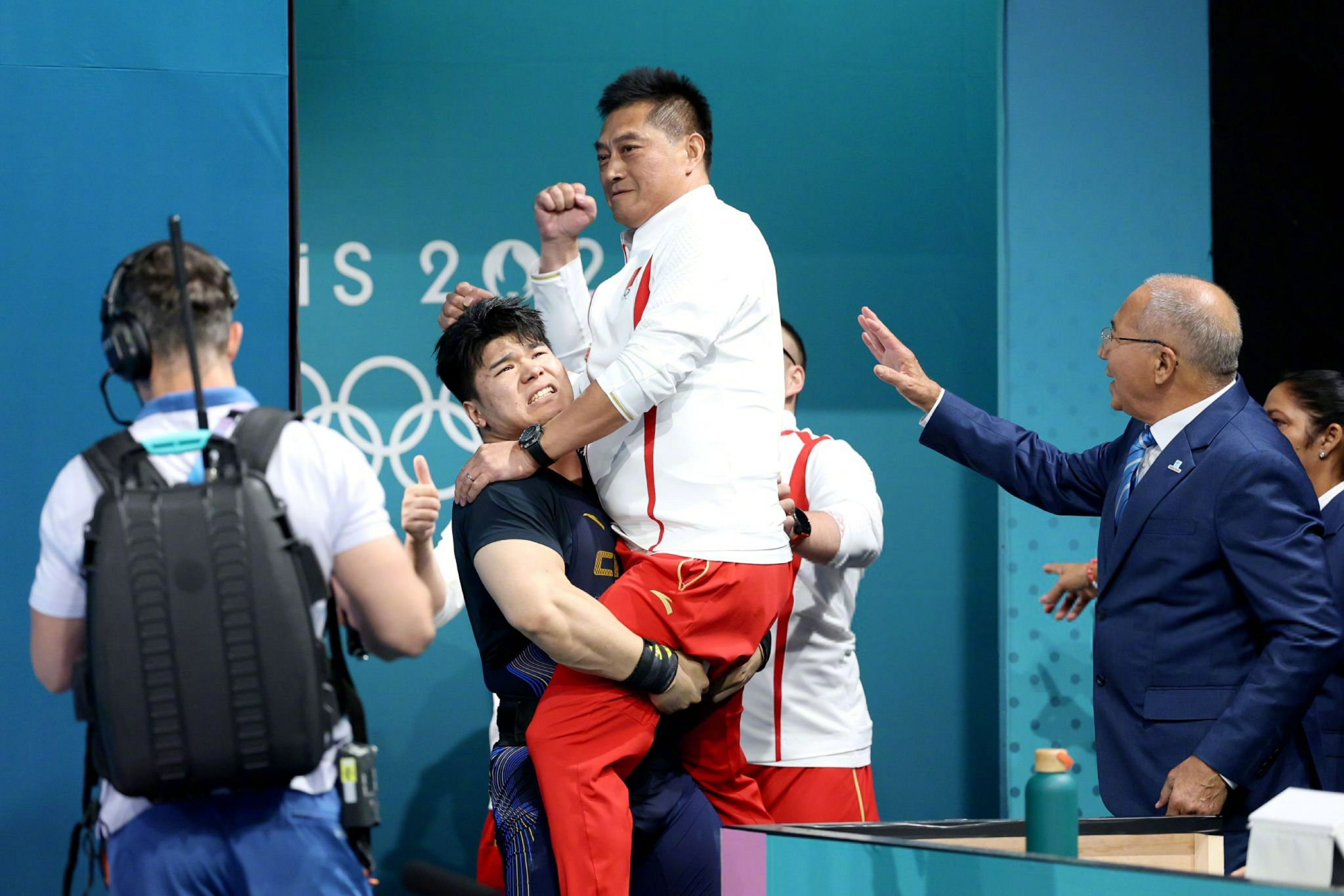 举重男子公斤级：黄粤劲获金牌