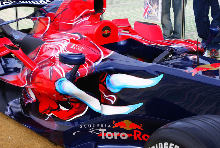 红牛车队绝杀梅赛德斯，皮亚斯特里高光表现的简单介绍