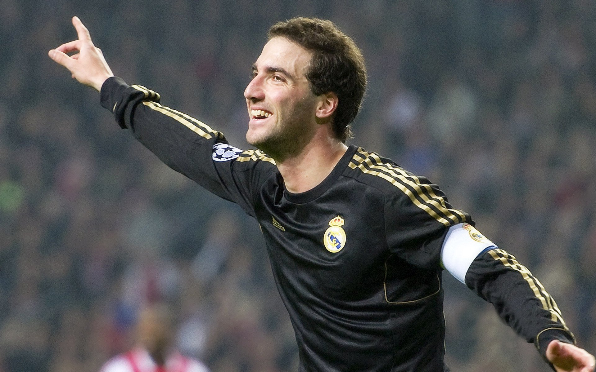 当辽宁队穿越对阵猛龙,在保罗的剧本里,舞台越大,传奇越响