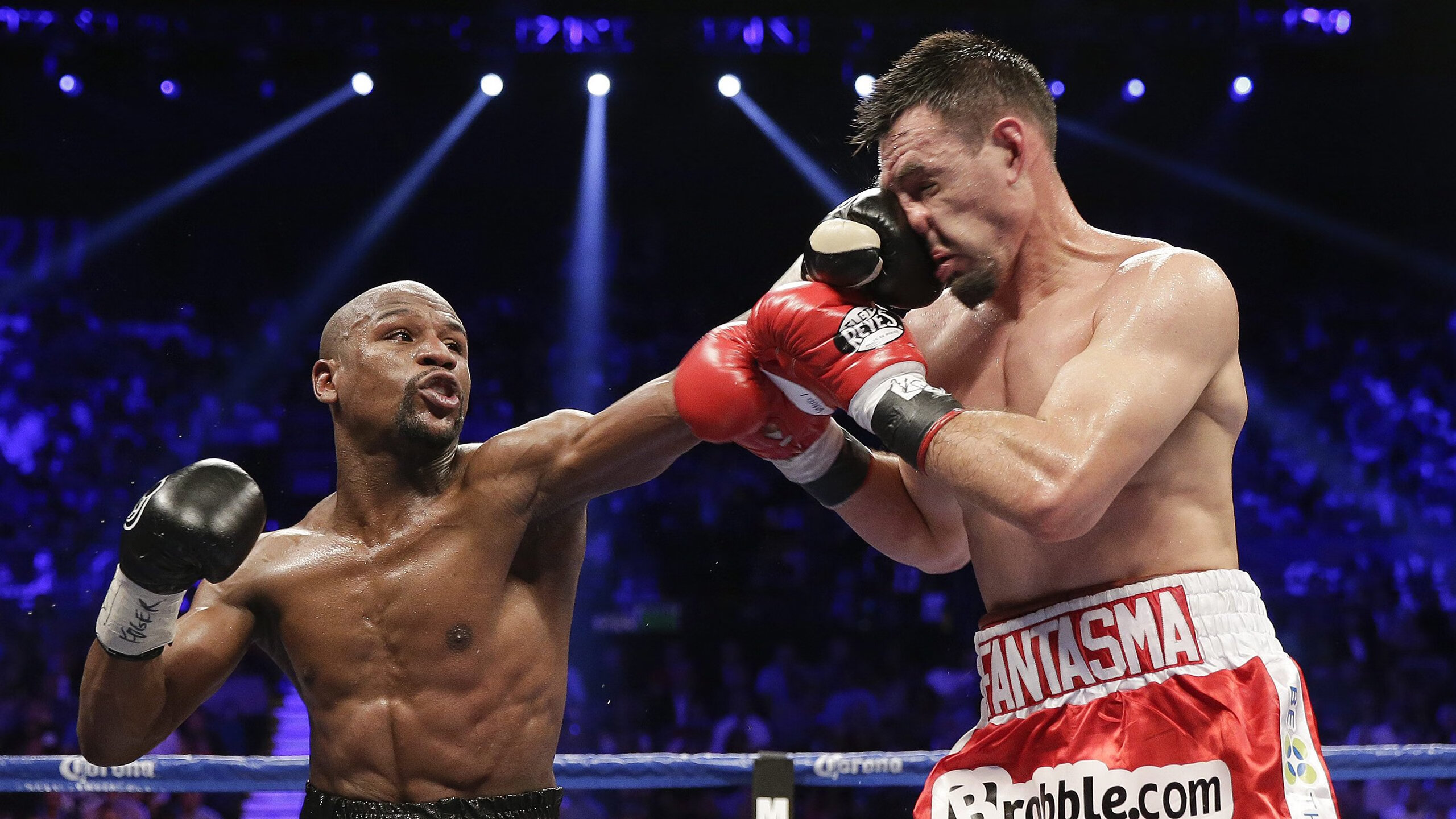 降维打击，莱万的存在感拉满，不过是日本无声争冠的旧序注脚