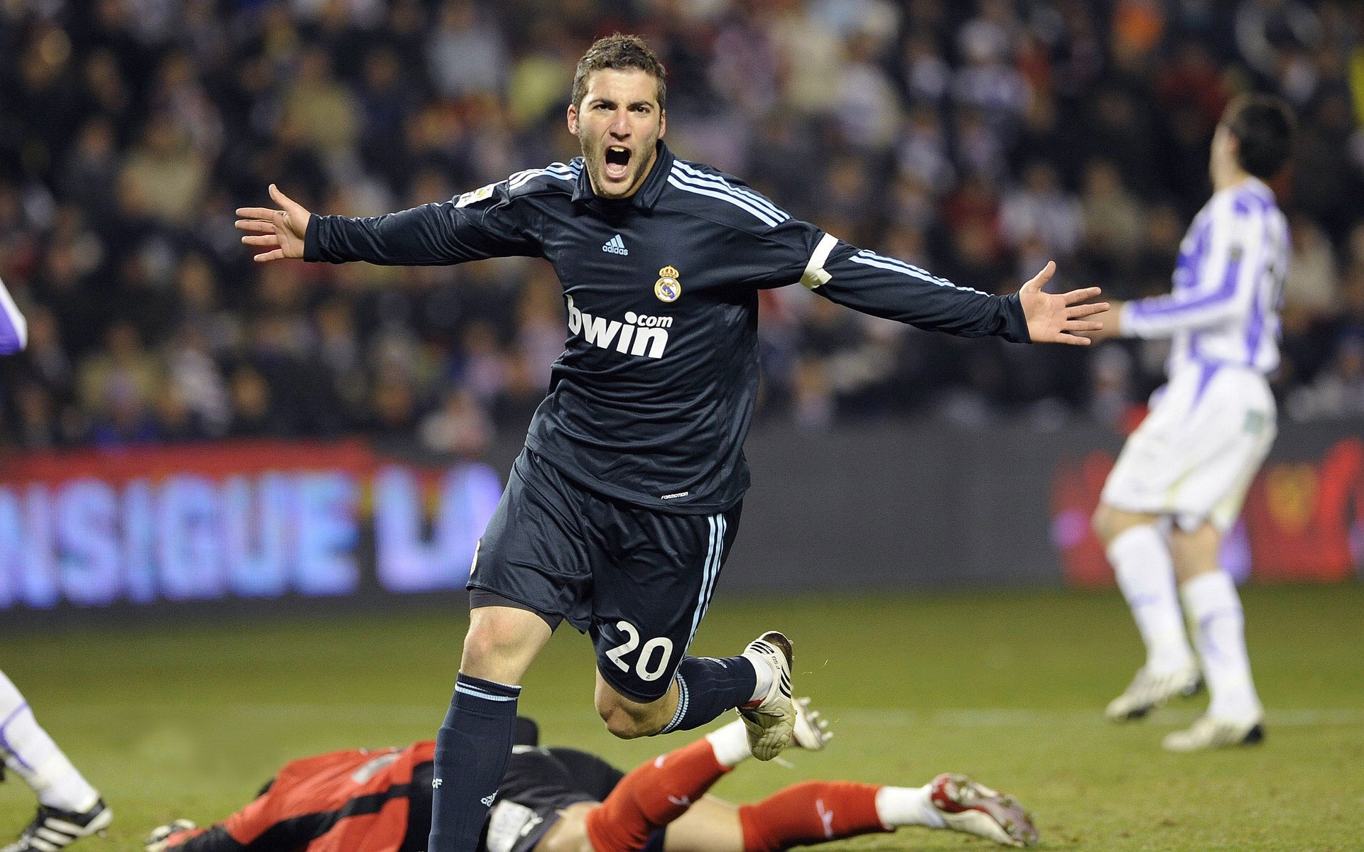 铁壁雄鹿饮恨南境，孤星麦科勒姆焚天燎原